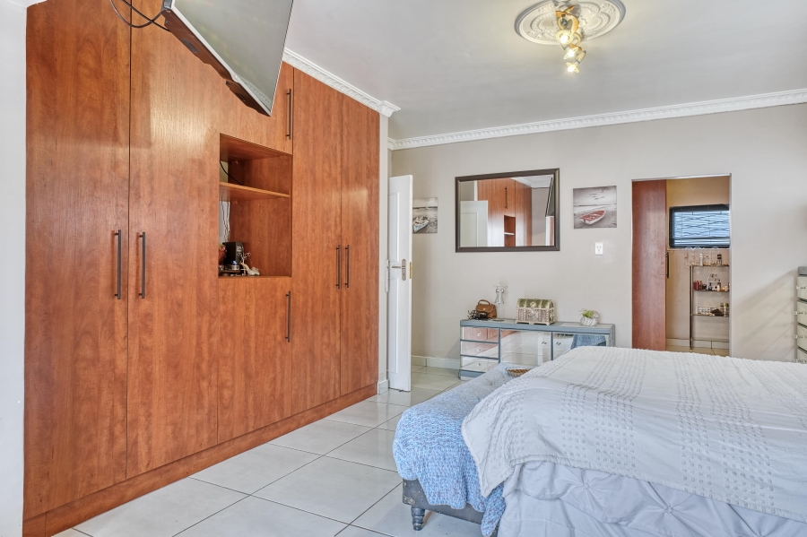 4 Bedroom Property for Sale in Lovemore Heights Estate Eastern Cape